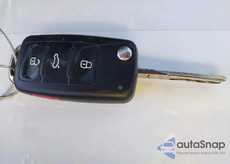 2013 Volkswagen Passat 2.5L Wolfsburg Edition z USA, uszkodzony, nr VIN 1VWAP7A33DC142135